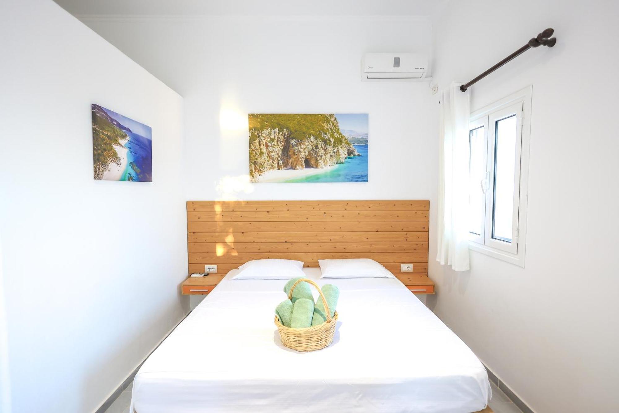 Casablanca Rooms Dhërmi Esterno foto